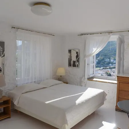 Vita Real Estate Hydra  Buitenkant foto