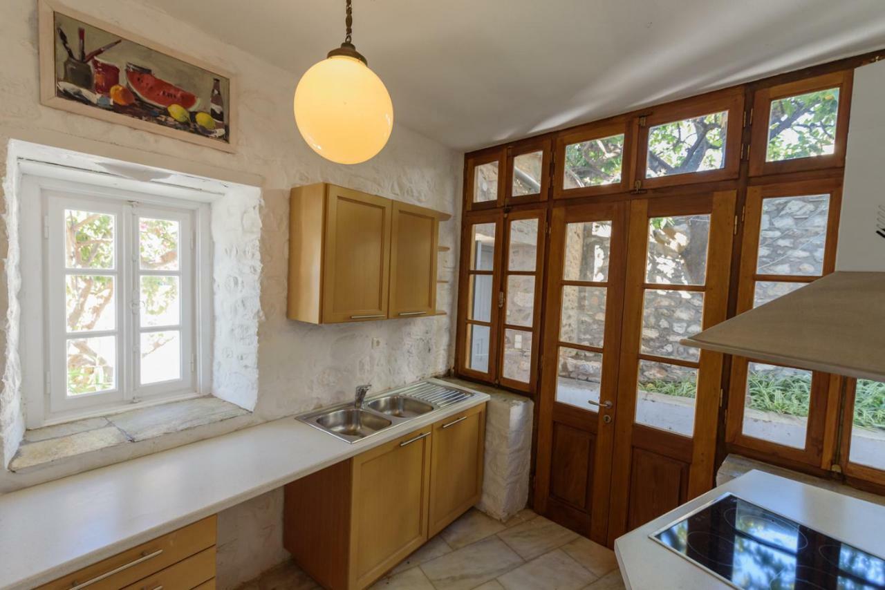 Real Estate * Hydra (Saronic Islands)